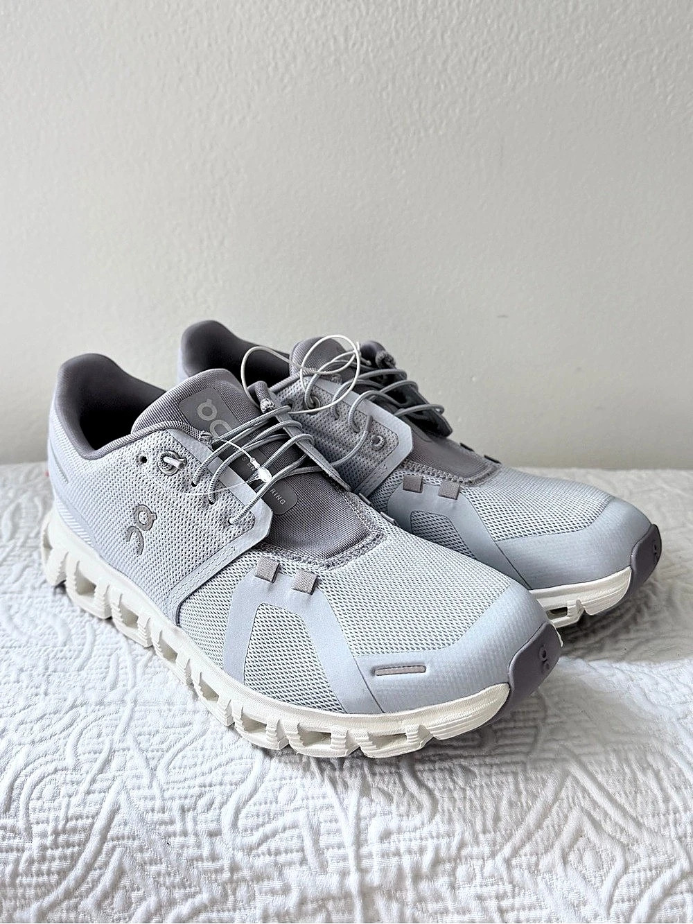 On Cloud 5 Women’s Size 8 Gray White CloudTec Running Shoes